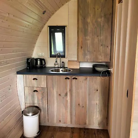 Pod Hotelkamer Aan Het Water Dokkum Exterior photo